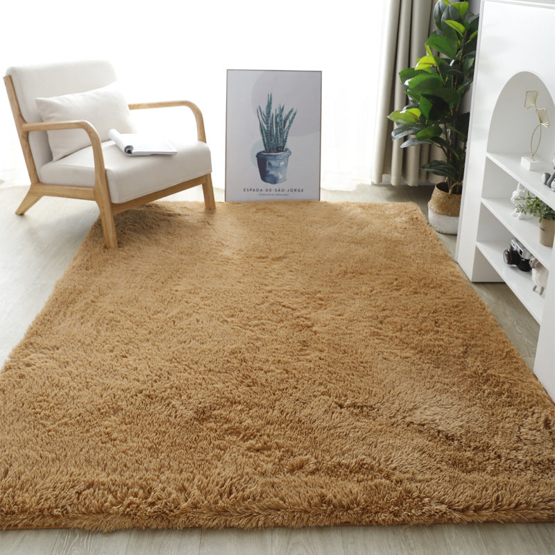 Tapis de salon en fourrure moelleux et moderne kaki